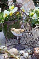 Decoration with wire cage 