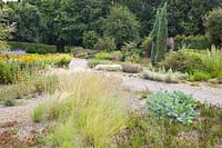 Stipa tenuissima,Achillea,Eragrostis curvula 