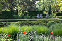 Seating in the garden,Buxus,Taxus,Nepeta,Papaver orientale 