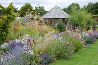 Cottage garden, Campanula lactiflora, Lavandula, Nigella, Gaura lindheimeri 