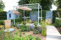 Small gravel garden with pergola, Achillea Terracotta, Perovskia Lacey Blue, Deschampsia cespitosa Goldtau, Verbascum Clementine, Leucanthemum superbum Snowcap 