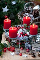 Advent basket with candles 