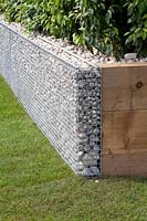 Raised bed with gabion 