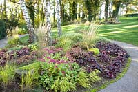 Island bed with Sedum, Heuchera, Hakoneckloa macra and Calamagrostis acutiflora Karl Förster 