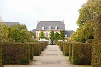 Formal garden with hedges of hornbeam, Carpinus betulus 