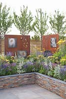 Brick raised beds with privacy screens made of Corten steel 