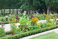 Beds with annual summer flowers, Paleis Het Loo, Netherlands 