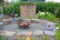 Modern sunken garden with seating stones 